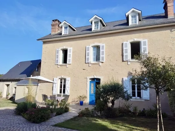 Plaine De Nay - Charmante maison béarnaise avec gîte et grange