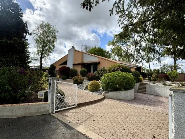 Maison 13 pièces 251 m²