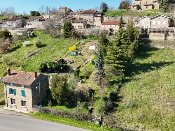 Terrain constructible de 712m²