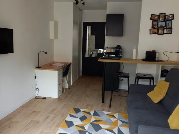 Location étudiant studio meublé 19m2 juillet/août 550e (charges, eau, électricité, fibre)