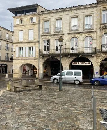 Local 370m2 place Abel Surchamp