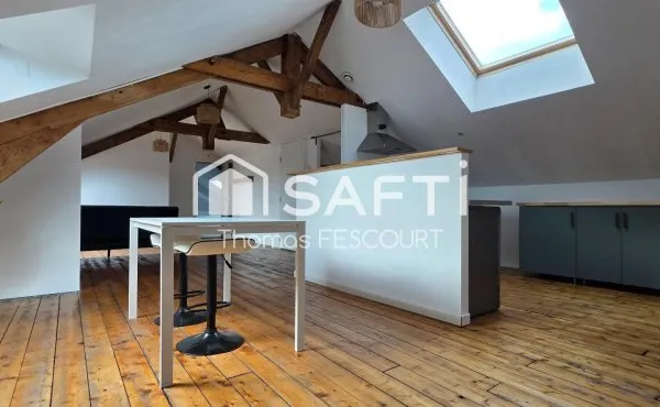 À vendre - Appartement de charme Rue de Cernay Situé au dernier étage d'une petite copropriété,