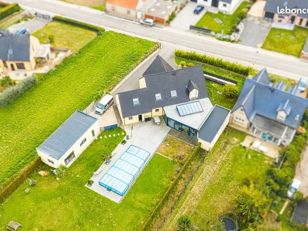 MAISON SUR 8500m2 avec BOXES CHEVAUX