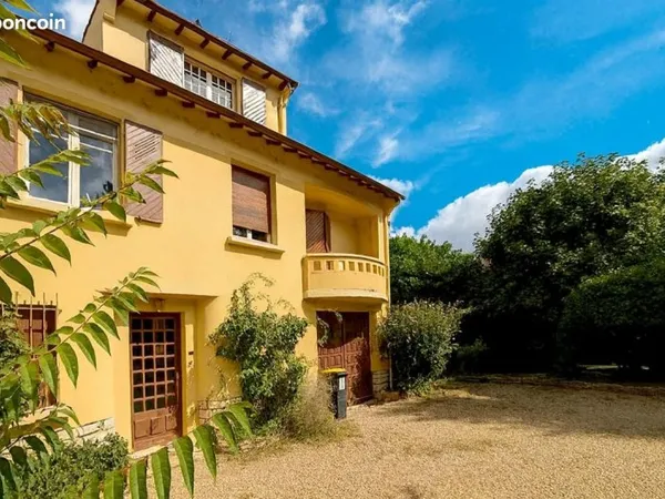 Maison 10 pièces 230 m²