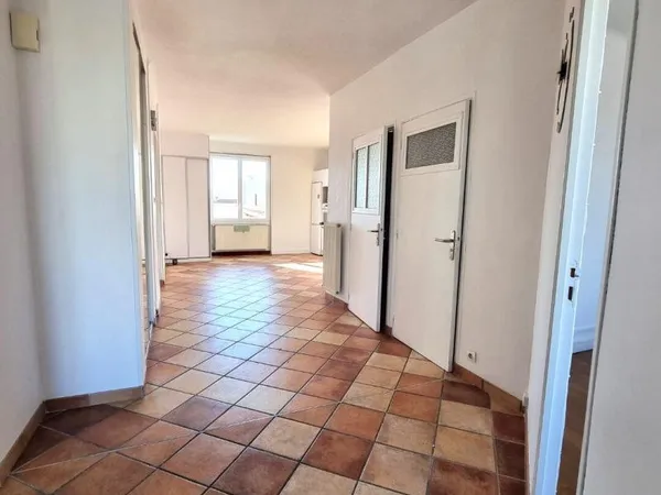 Lyon (69008), Duplex 4 pièces de 92 m2, 3ch, Dernier étage, aucun vis à vis
