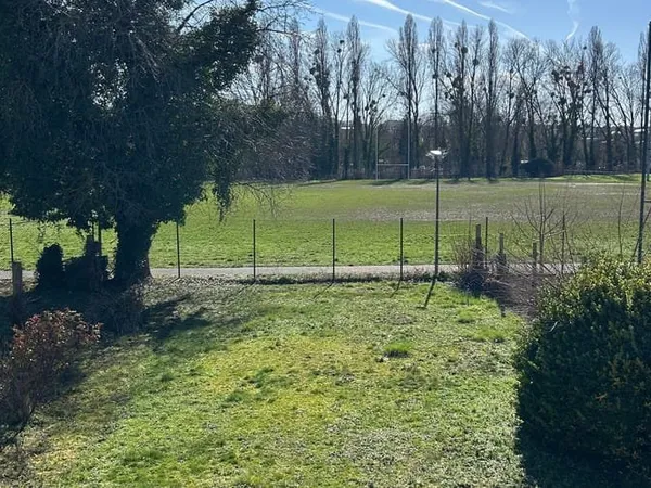 Terrain 372 m²