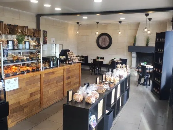 Boulangerie pâtisserie + logement 4 chambres - CA 760k - clé en main
