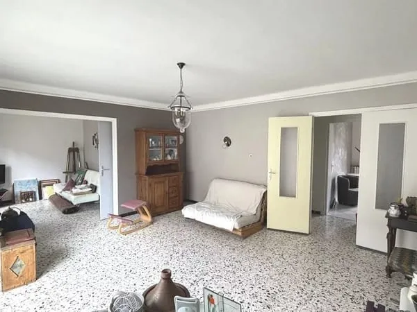 DERNIER ETAGE APPARTEMENT T5 TRAVERSANT AVEC GARAGE
