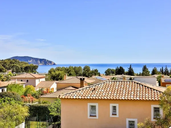 LA CIOTAT - VILLA T5 - 172M2 - GARAGE - PARCELLE 700M2 - VUE