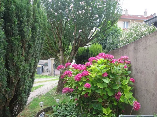 Maison 4 pièces sur terrain 145 m2 au calme