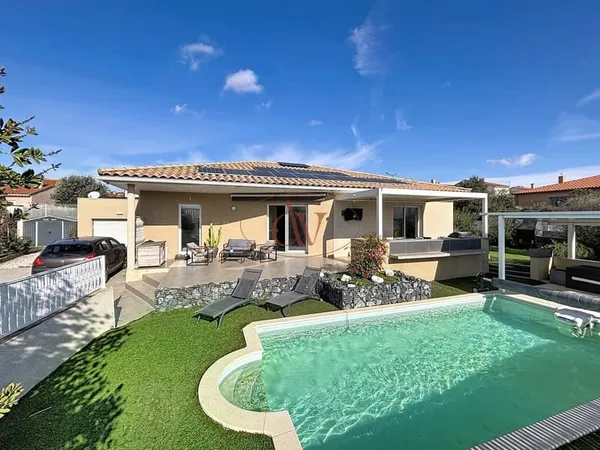 BANYULS DELS ASPRES - Villa de plain pied en 4 faces.