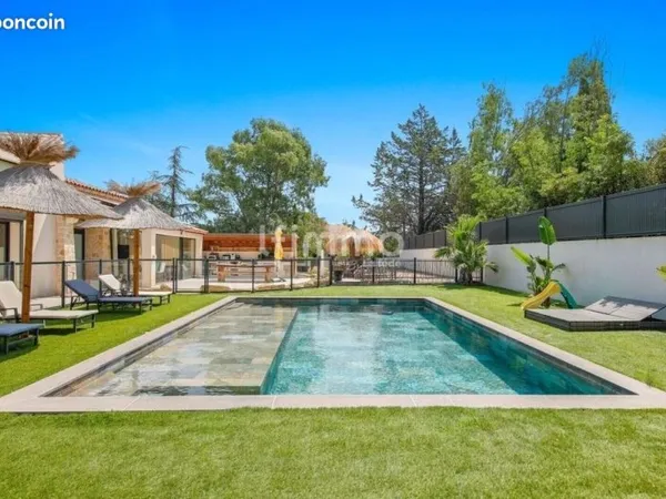 Maison 6 pièces 260 m²