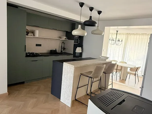 Maison INDIVIDUELLE sur 400 m² de parcelle.