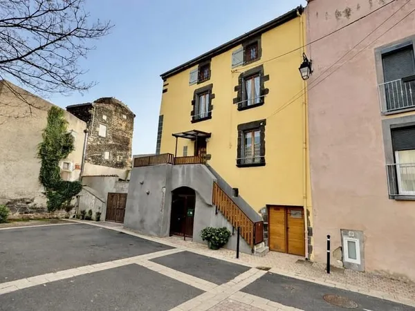 Maison de bourg 4 chambres terrasses coeur de Beaumo