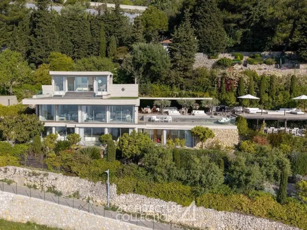 Villa contemporaine avec vue plongeante sur le Cap Martin