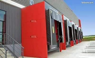 Local industriel 12 130 m²