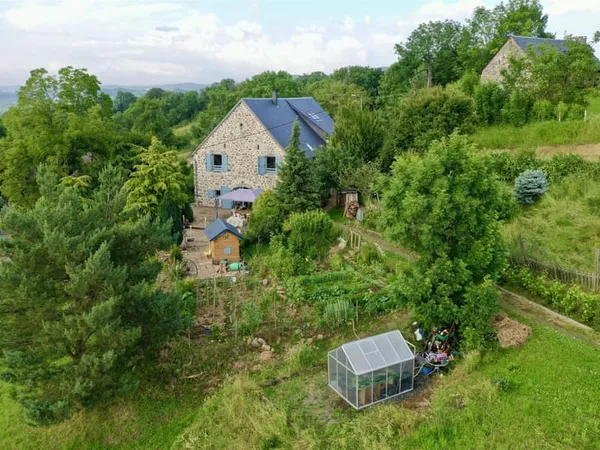 Grange rénovée d'exception - 377 m² - Cadre naturel préservé - Cantal