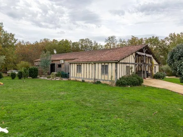 Maison 11 pièces 234 m²