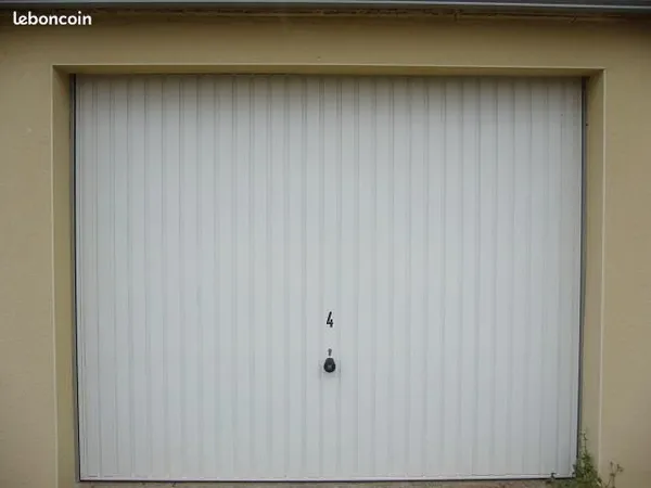 A 56380 Guer, loue box de garage fermé