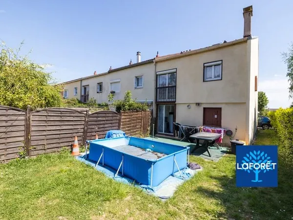 PUISEUX-EN-FRANCE - Maison mitoyenne d'un côté