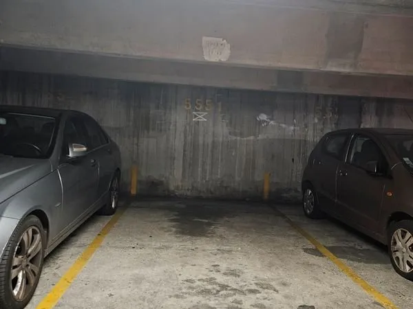 A louer - place de parking souterrain surveillé