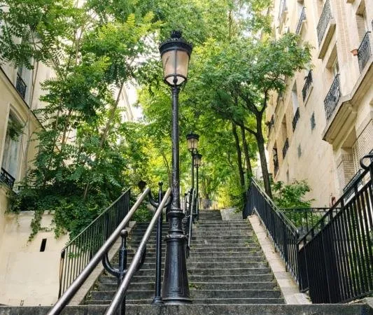 Au pied du Sacré-Coeur ! Appartement 2 pièces de 45 m² traversant - Rue Chappe, Paris 18e