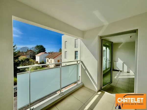 Appartement de 2025 avec balcon et parking