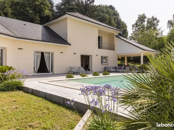 Propriété 7 pièces 253 m²