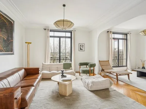 Appartement en étage élevé avec vues dégagées