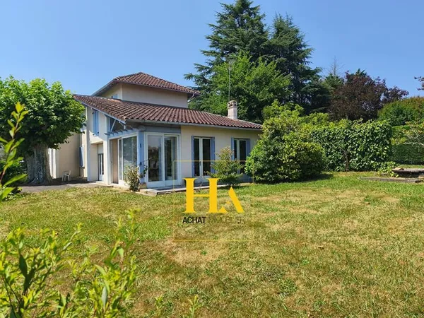 À Pouillon, proche de Dax, Maison spacieuse de 165m2, 4 chambres et pièces supplémentaires aménageab