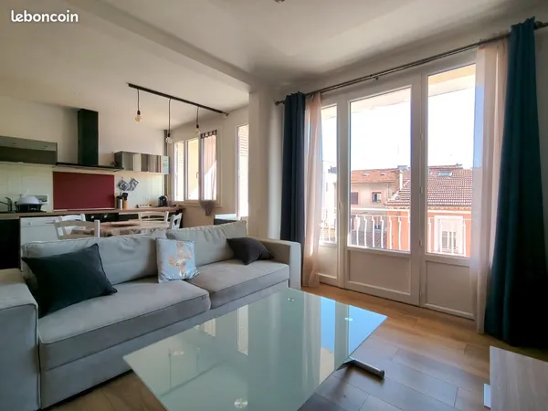 42m² Charges comprises, centre ville, calme, climatisé, ascenseur et balcon