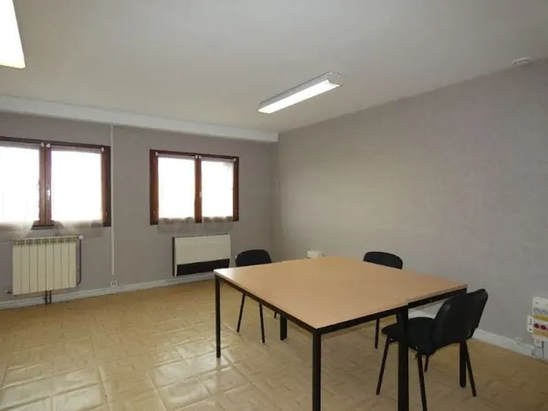 Bureau et espace de travail Location Blesmes   320€