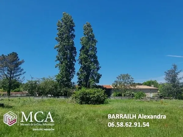 Terrain 700 m²