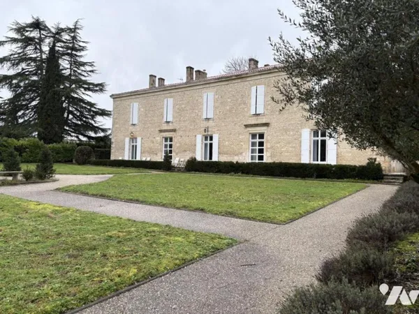 Maison 11 pièces 363 m²
