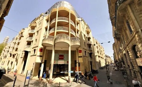 PARKING EN SOUS-SOL DANS LE CENTRE COMMERCIAL SAINT-CHRISTOLY