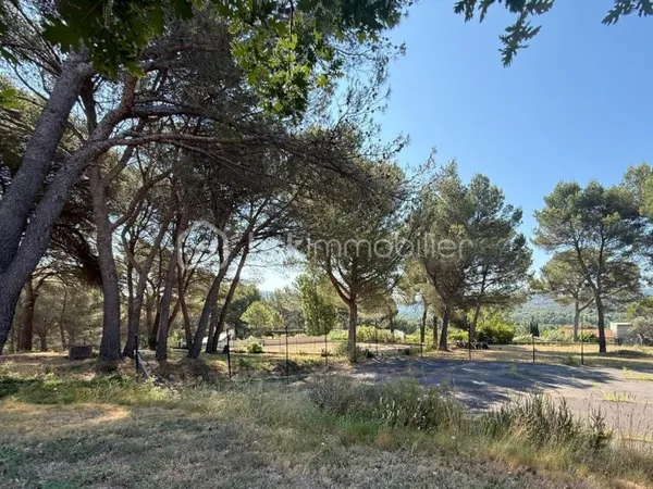 Terrain 1649 m²
