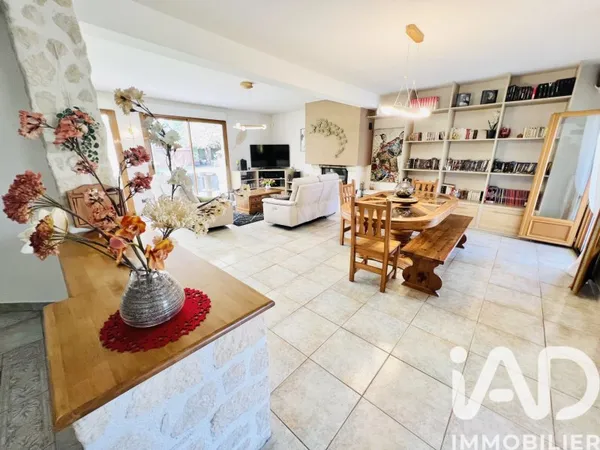 Maison 8 pièces 209 m²