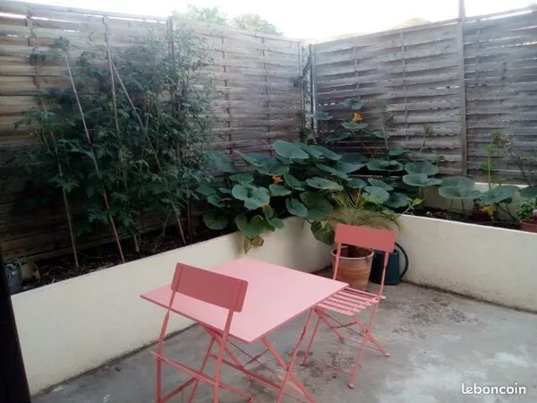 Appartement MEUBLE lumineux avec garage et terrasse