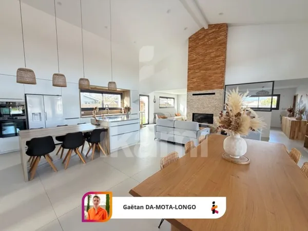 Maison de luxe 6 pièces 220 m²