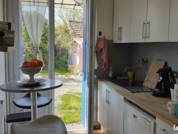 Dans Montauban, bien située, maison 5 pièces, grande cour conviviale, garage, dépendances, grand jar