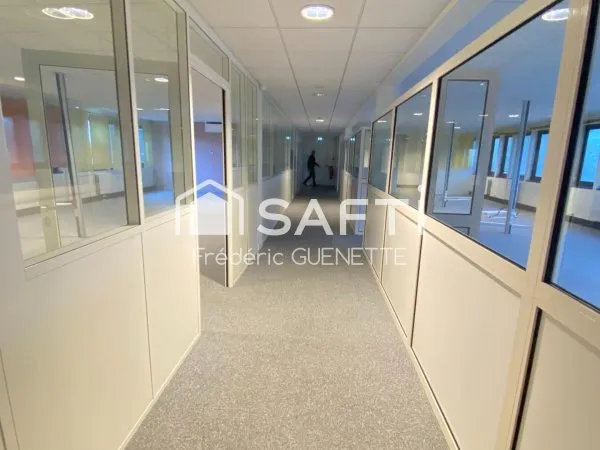 Vente de bureaux de 1658m2 sur 2 niveaux + parking