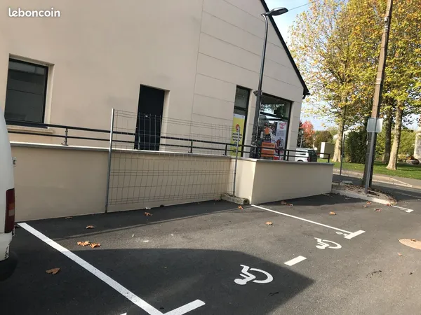 Location grand parking PMR- bourg Saran