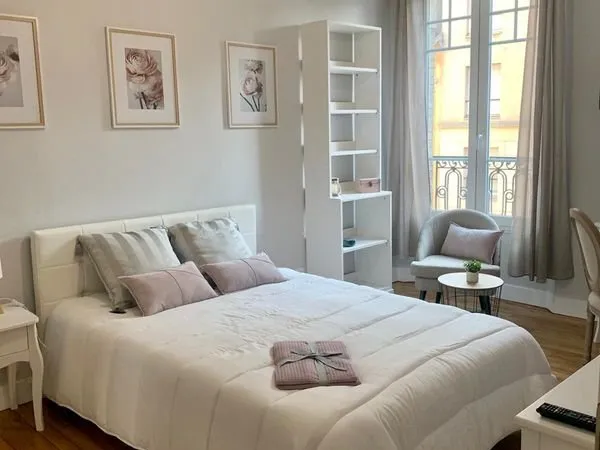 Chambre tout équipée dans colocation Reims