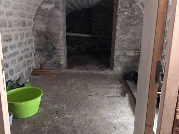 Cave saine - 17 m² voûtée - stockage sécurisé - Ménilmontant - idéale stockage