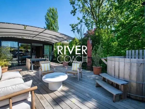 Péniche 6 pièces 190 m²