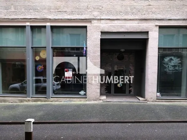 Local commercial 240 m²