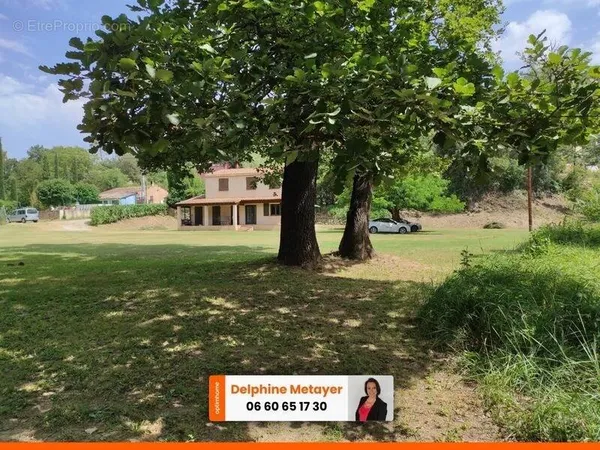 Villa de 136m2 avec 3 chambres, un bureau, et sa plage privée pour les amoureux de la nature