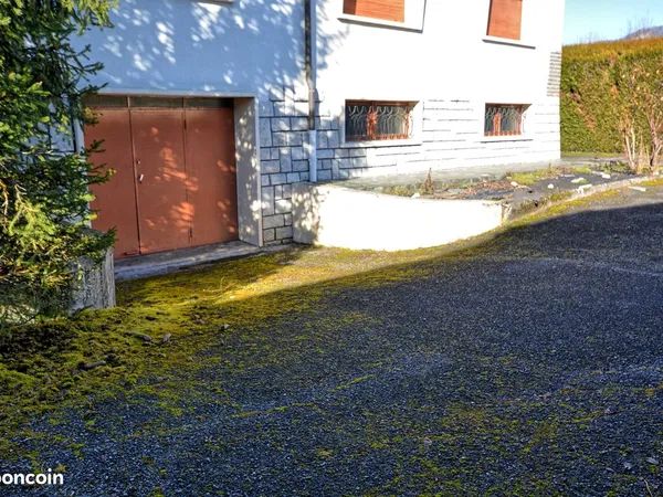 Parking/box 4 pièces 93 m²