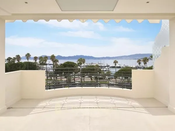 CANNES Croisette - Appartement neuf 110 m2 - 2 chambres - Vue mer