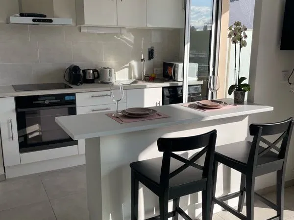Cannes Grand studio à louer. Avec terrasse vue mer. Merci de lire annonce avant de me contacter